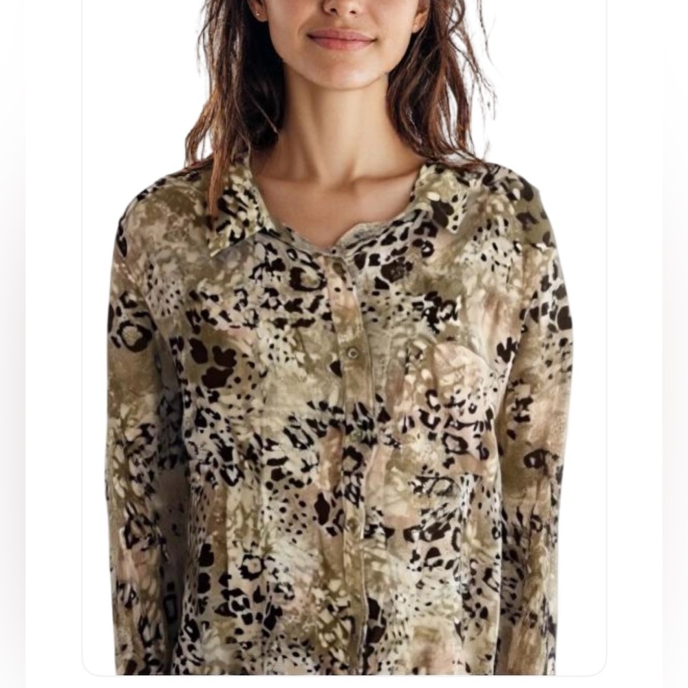 White Stag Leopard Print Women's Button Down Top - Picture 2 of 6